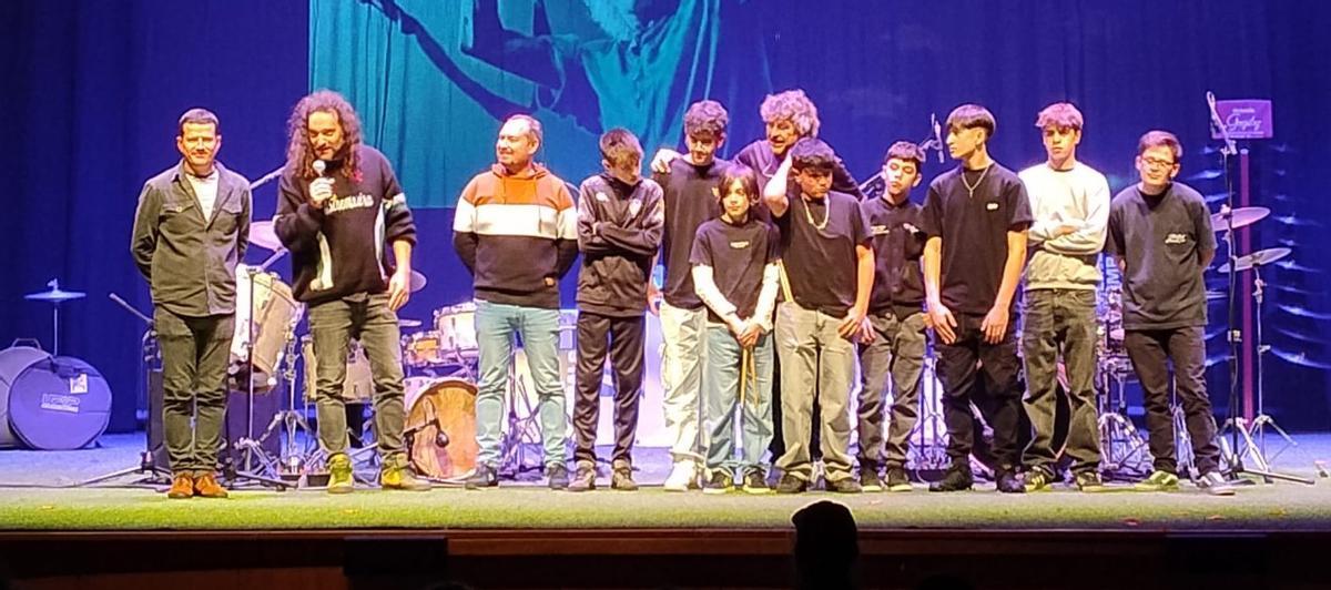 Los protagonistas, ante el público del Principal.  |