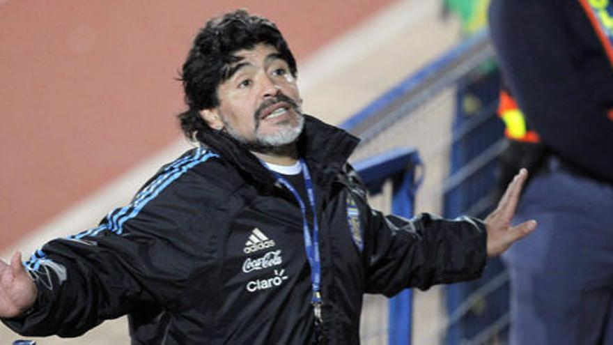 Maradona, a la carga: &quot;Grondona está gagá y Bilardo es un cagón&quot;