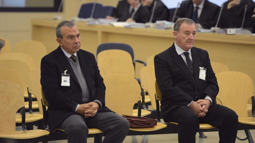 Juan Ramón Avilés (d) y Roberto López Abad durante el juicio por las dietas de la CAM.