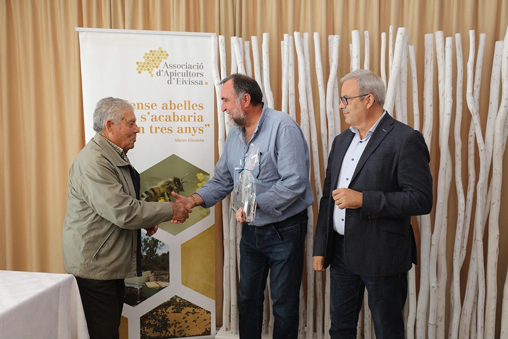 Homenaje a los apicultores más veteranos de Ibiza