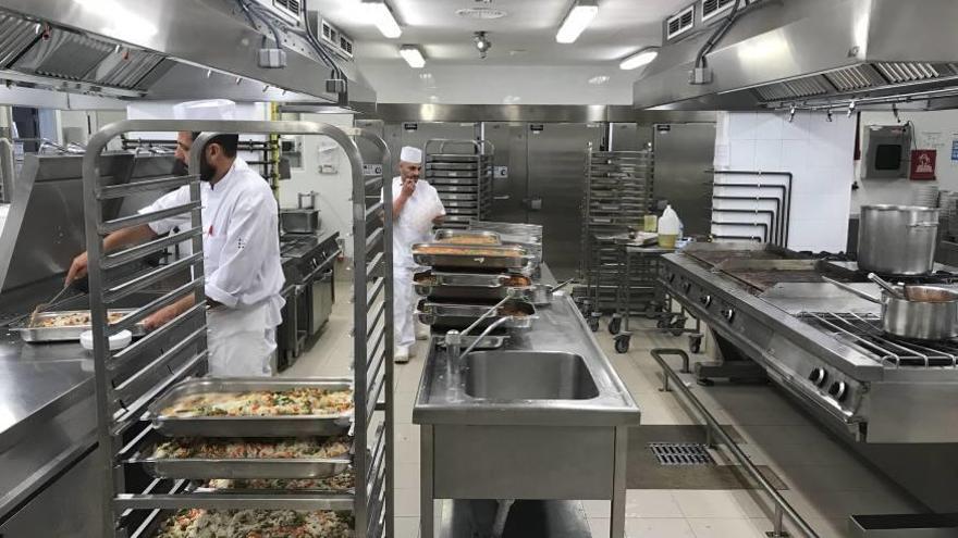 Son Espases servirá más comidas frías mientras reforma su cocina