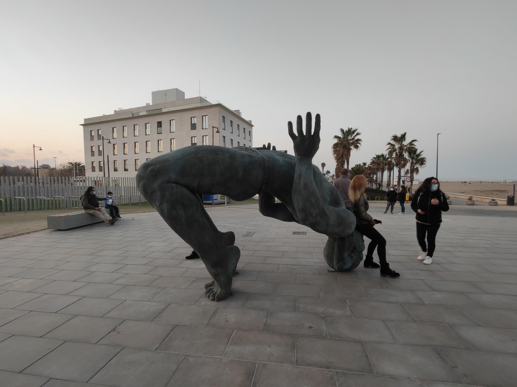 Así es "Gigante de sal", la nueva estatua de la Marina de València