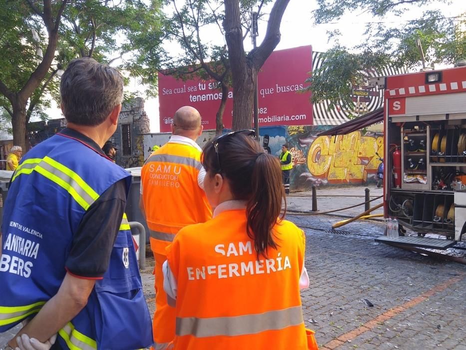 Servicios de Emergencia desplazados al lugar del fuego.