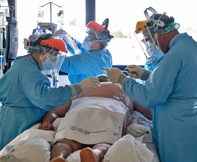 Enganchados a la respiración artificial tras superar el COVID