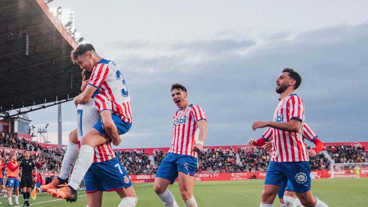 Los jugadores del Girona celebran un gol