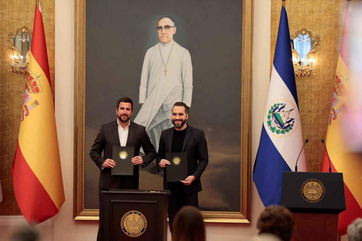 Otro momento del acto de presentación del acuerdo.