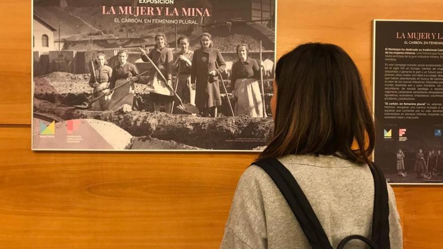 La exposición &quot;La Mujer y la mina: la historia del carbón en femenino plural&quot; inicia su andadura en Oviedo