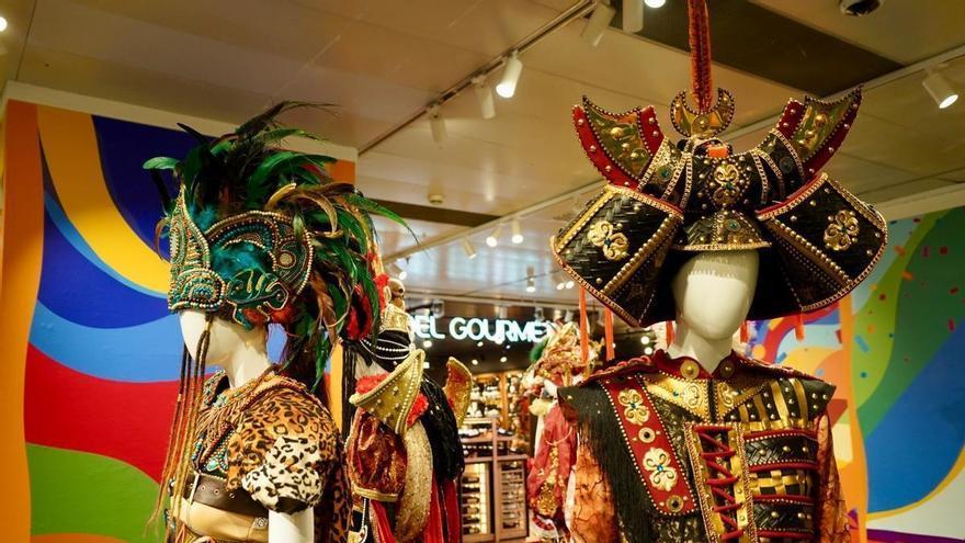 El Carnaval de Badajoz se deja ver en la VI Exposición de Maniquíes Carnavaleros