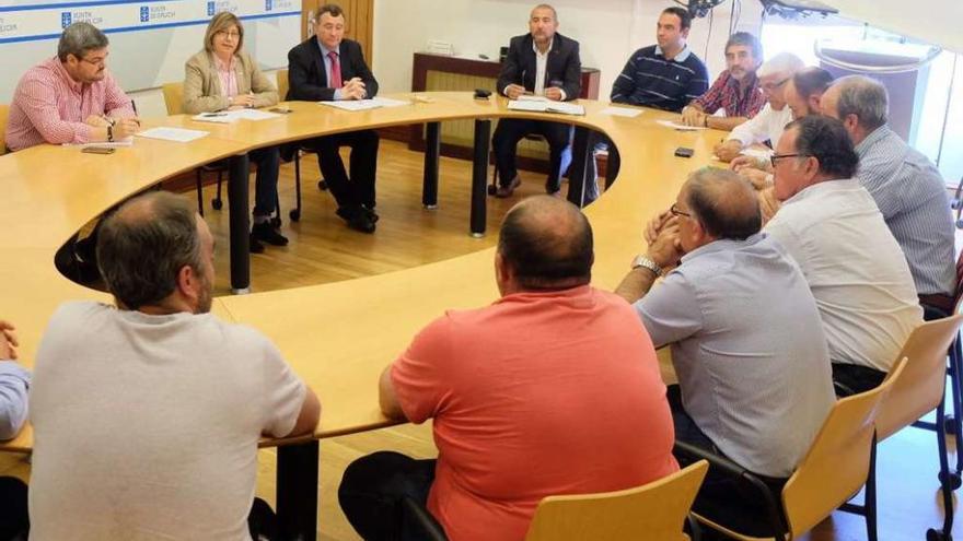 Reunión de armadores de volanta con representantes de la Consellería do Mar a finales del año pasado.