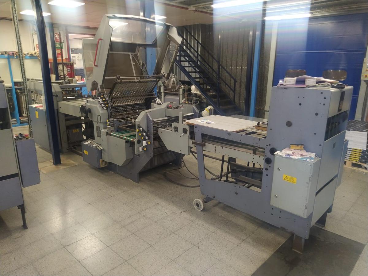 Maquinaria para hacer pliegues en la Impremta Municipal de Zona Franca
