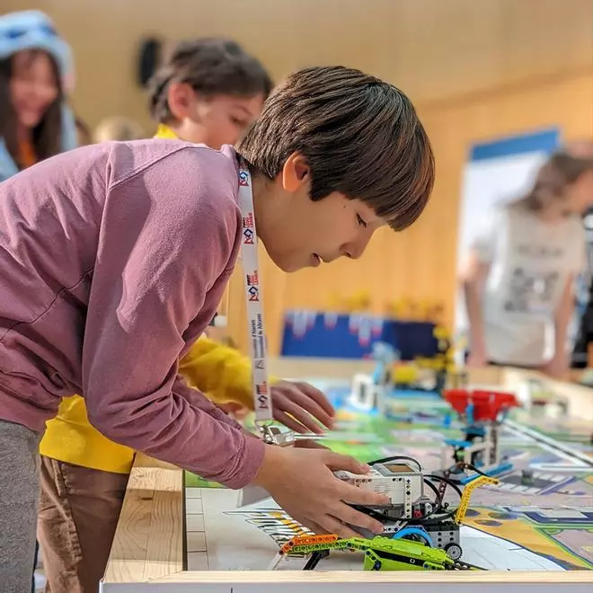 La novedosa forma del Newton College para incentivar la ciencia y tecnología entre los jóvenes