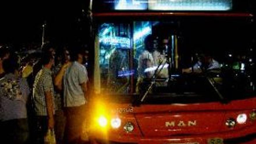 El autobús nocturno funcionará desde este mes los jueves, viernes y sábados