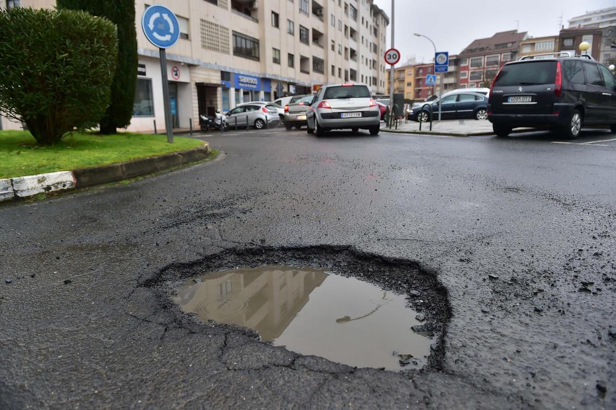 Fotogalería | Baches cada vez más profundos en Plasencia
