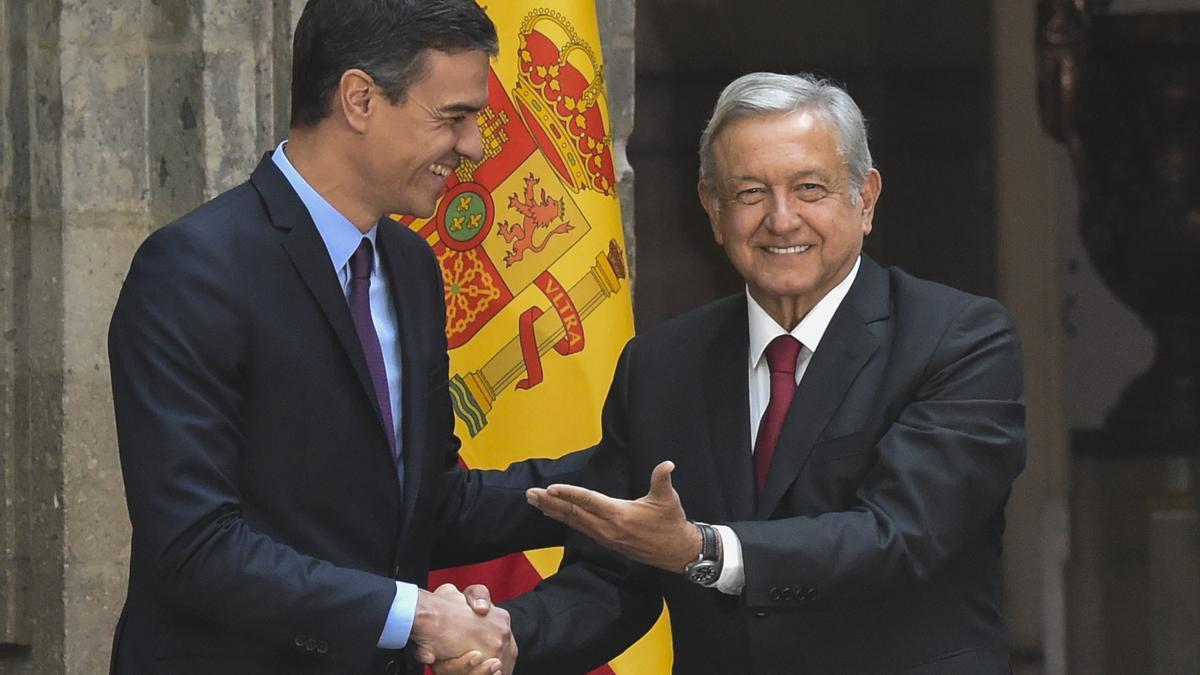 Pedro Sánchez con López Obrador, en una visita oficial a México hace tres años.