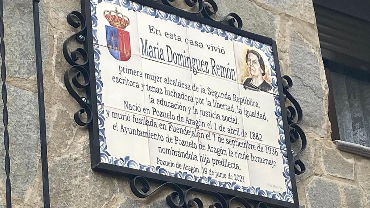 Plaza de homenaje a María Domínguez en la casa donde vivió en Pozuelo de Aragón.