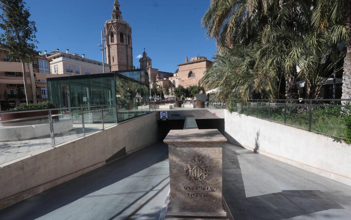Entrada al aparcamiento de la Plaza de la Reina