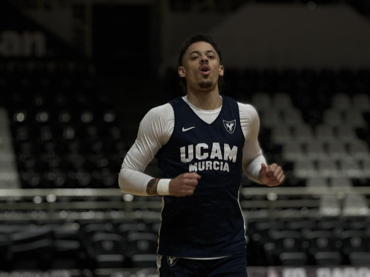 Jonah Radebaugh, capitán del UCAM Murcia, durante un entrenamiento esta semana en Grecia.