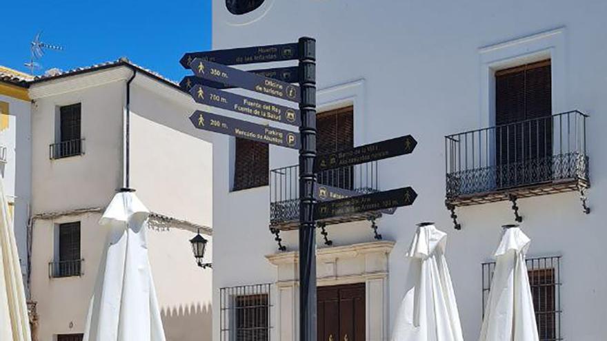 Nuevas señales turísticas en el casco urbano de Priego.