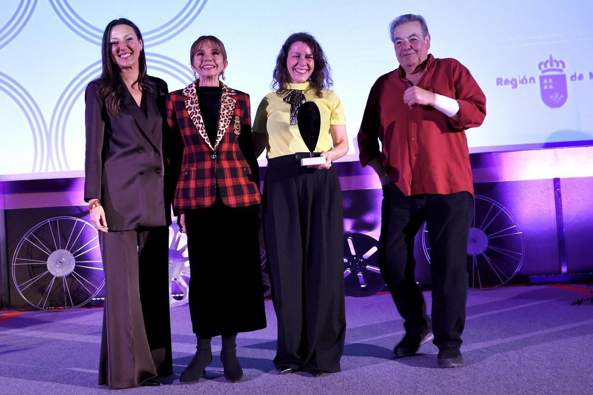 La consejera de Cultura, las actrices Victoria Abril y Eva Llorach y Benito Rabal, en la entrega del premio Francisco Rabal en la Filmoteca Regional
