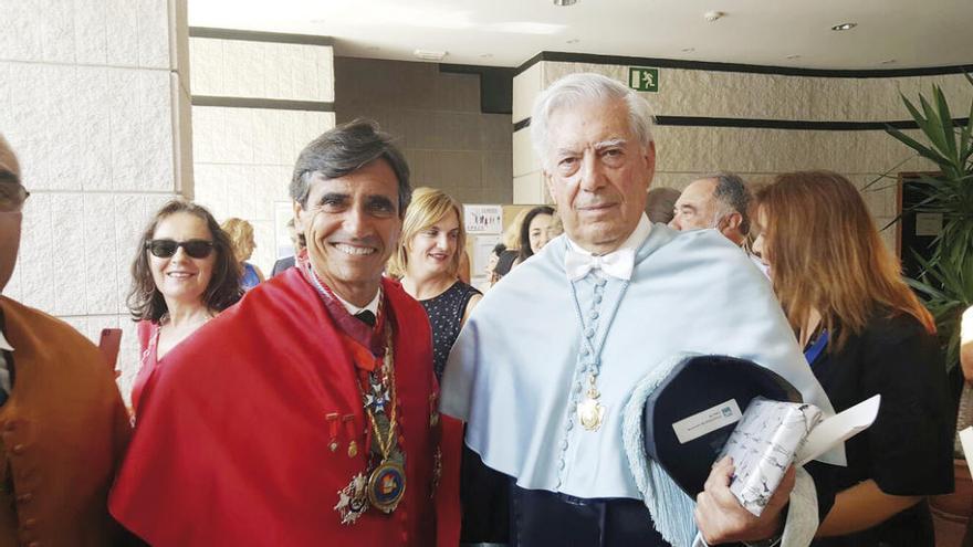 Bello Janeiro y Vargas Llosa, el pasado miércoles en Santander.