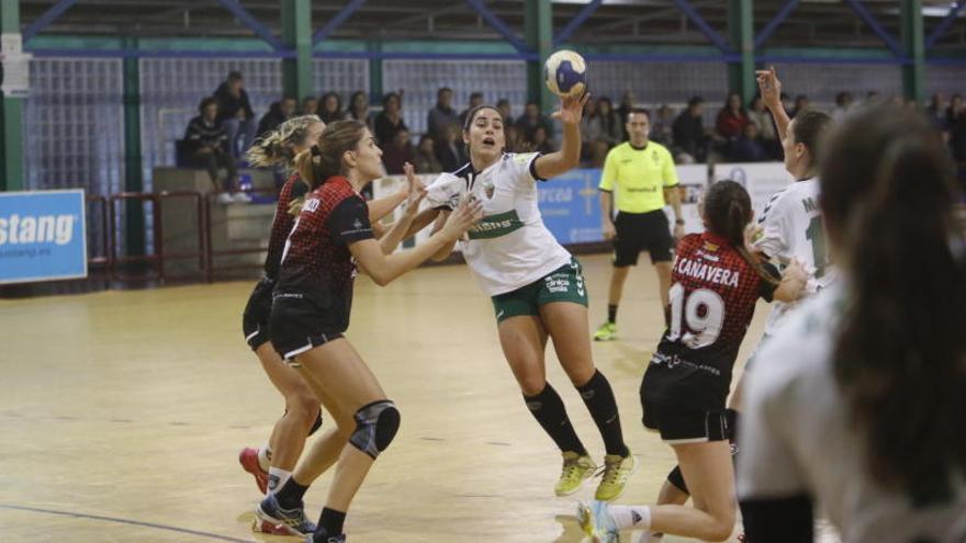 Un instante del partido del pasado sábado entre el Elche Mustang y el Canyamelar Valencia