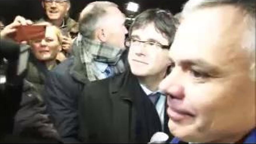 Puigdemont arribant a l'aeroport de Copenhaguen