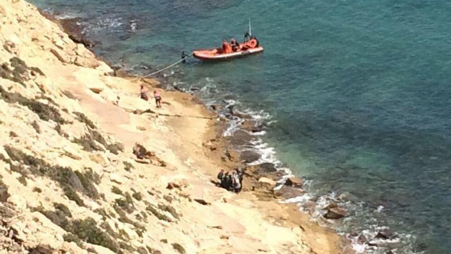 Rescatado un senderista tras caer a una zona rocosa en una cala de Peñíscola