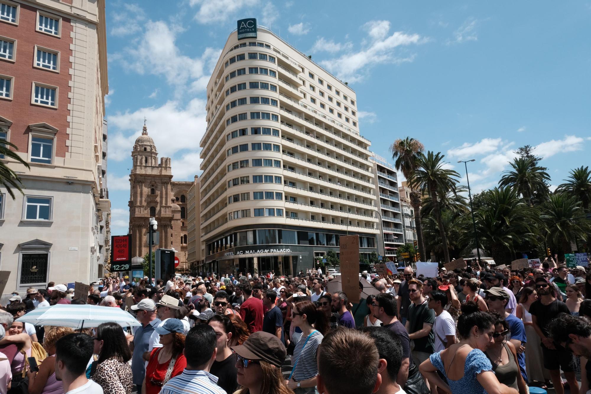 La manifestación por una vivienda digna recorre las calles del Centro de Málaga este 29 de junio.