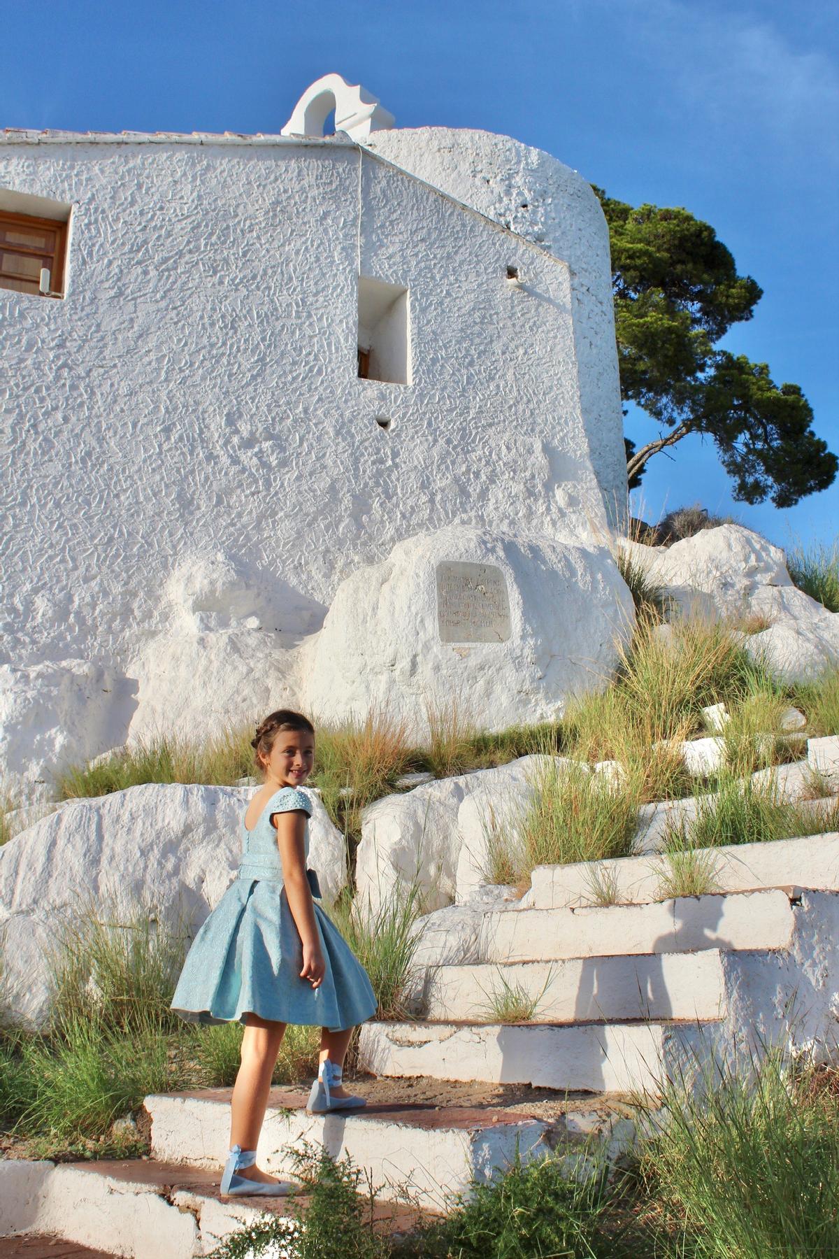 Nayra en la ermita de la Magdalena.