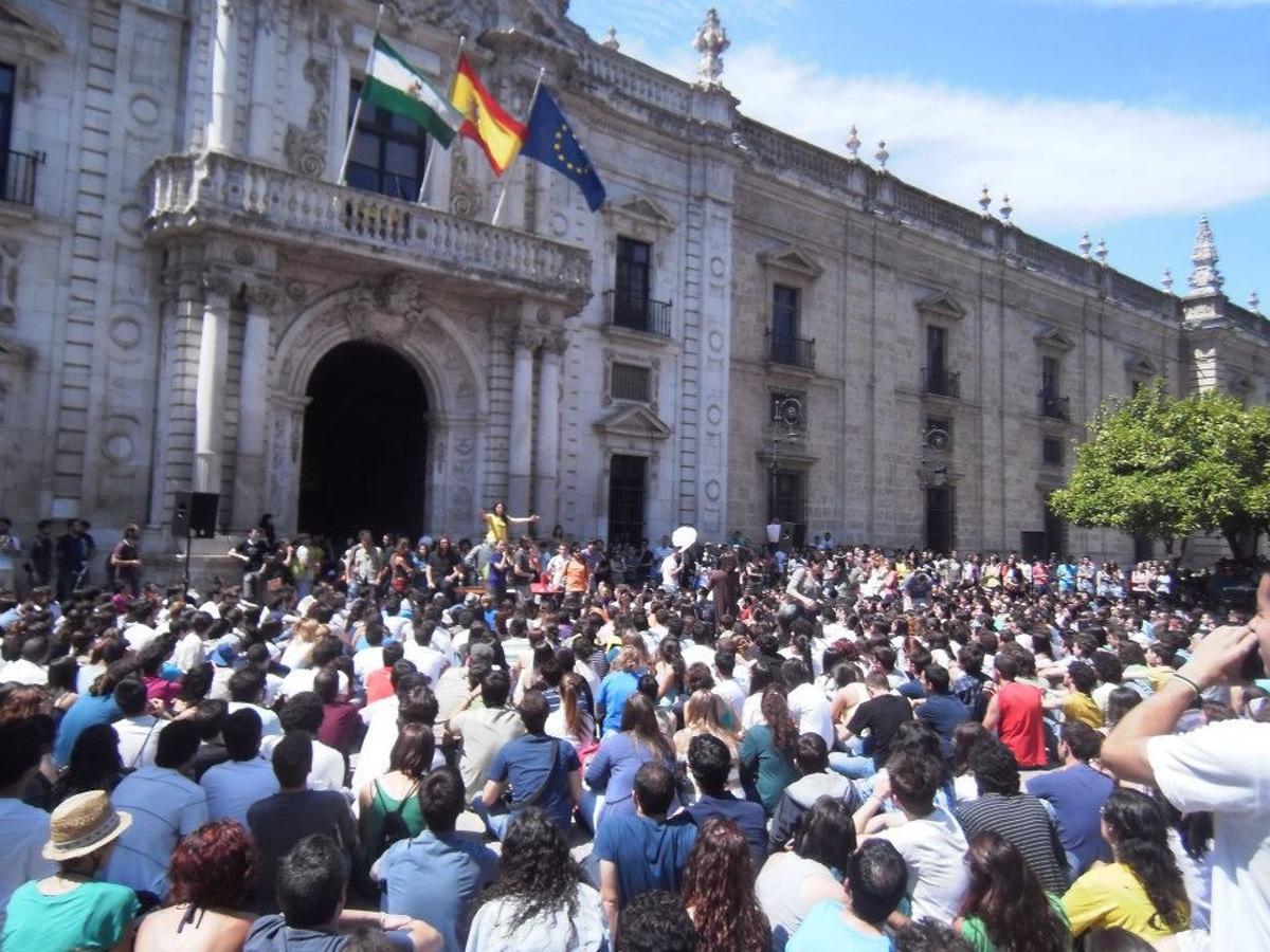 Asamblea de estudiantes en el Rectorado de la Universidad de Sevilla, en el contexto de protestas contra la 'ley Wert' en 2013