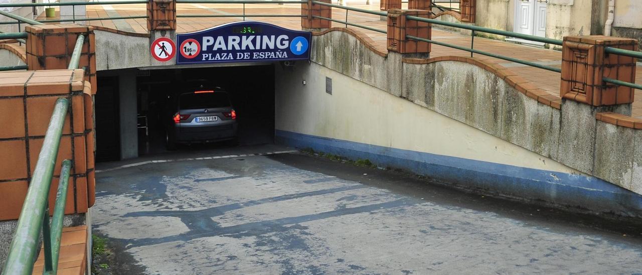 Acceso al aparcamiento de la plaza de España, en Vilagarcía.