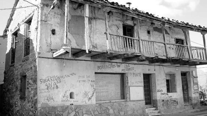 Edificio de Santa María de la Vega que el Ayuntamiento pretende derribar.