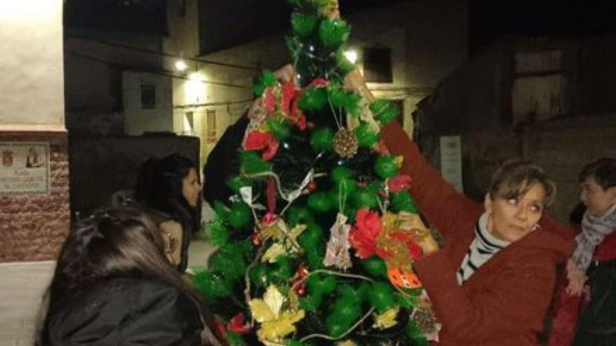 Se decoraron varios árboles. | SERVICIO ESPECIAL