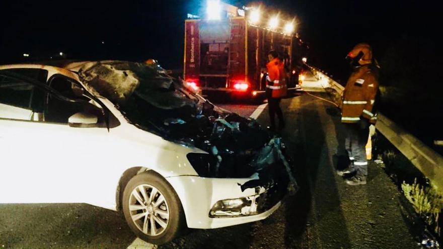 Un conductor de 34 años queda atrapado al empotrar su coche contra un camión en el tramo de la AP-7 entre Ondara y Benissa