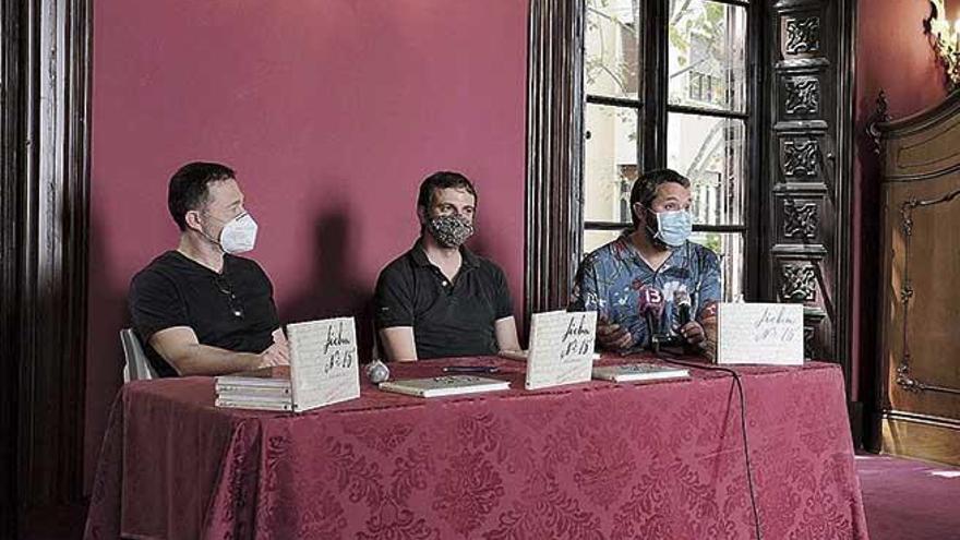 Vicente García (Dolmen), Llorenç Carrió y Antoni J. Escanellas, ayer, en Can Balaguer.