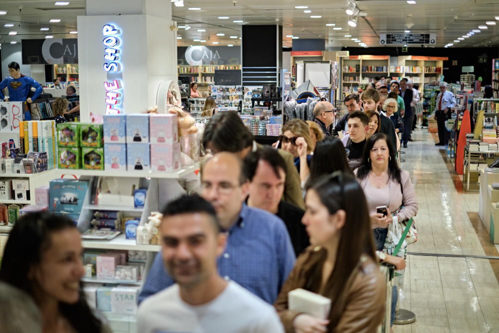 Losantos firma su último libro en Tenerife