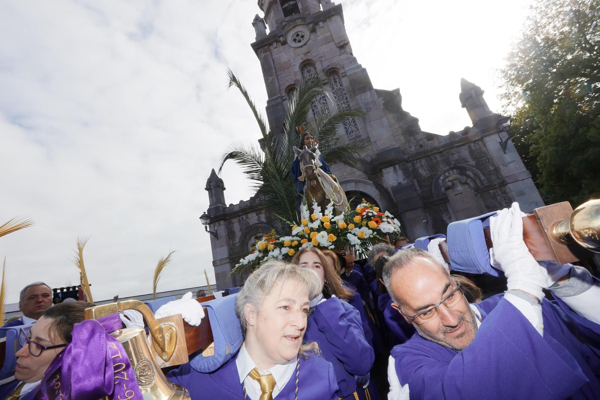 Procesión de La Borriquilla en San Pedro de los Arcos (Oviedo).