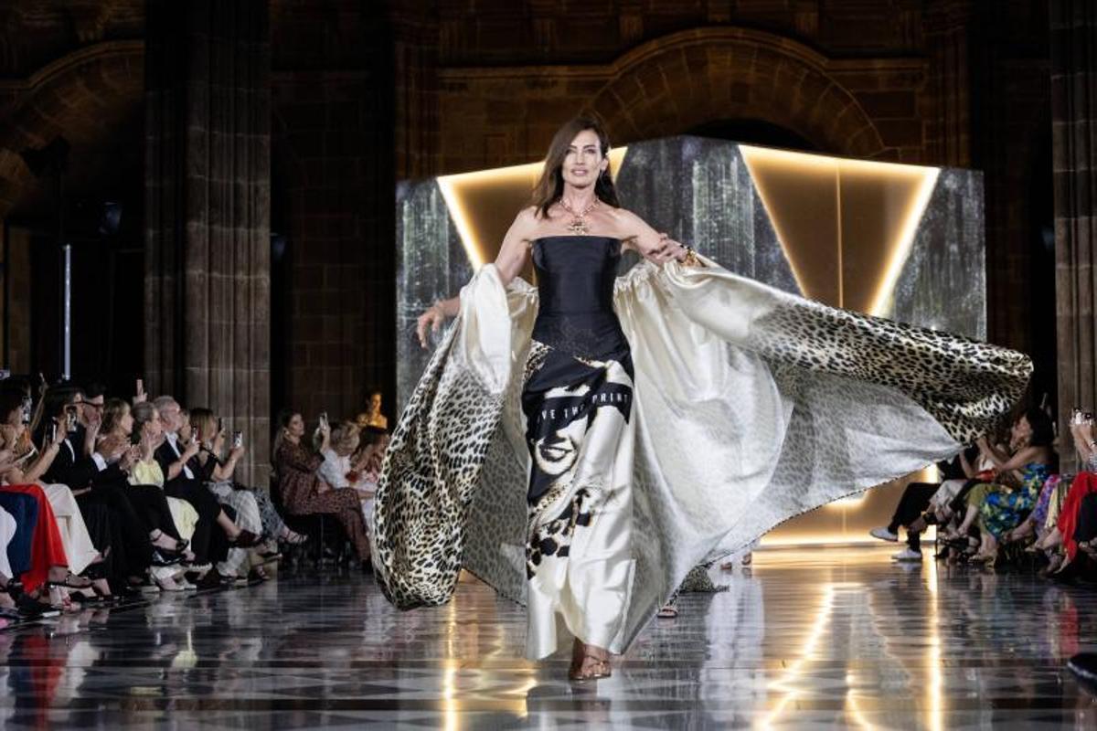 Desfile de los 45 años de Lola Casadamunt activa en la moda Desfile de los 45 años de Lola Casadamunt activa en la moda