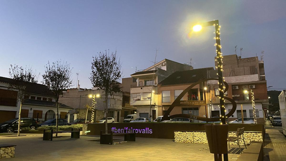 Benifairó ha iluminado los espacios públicos para celebrar la Navidad.