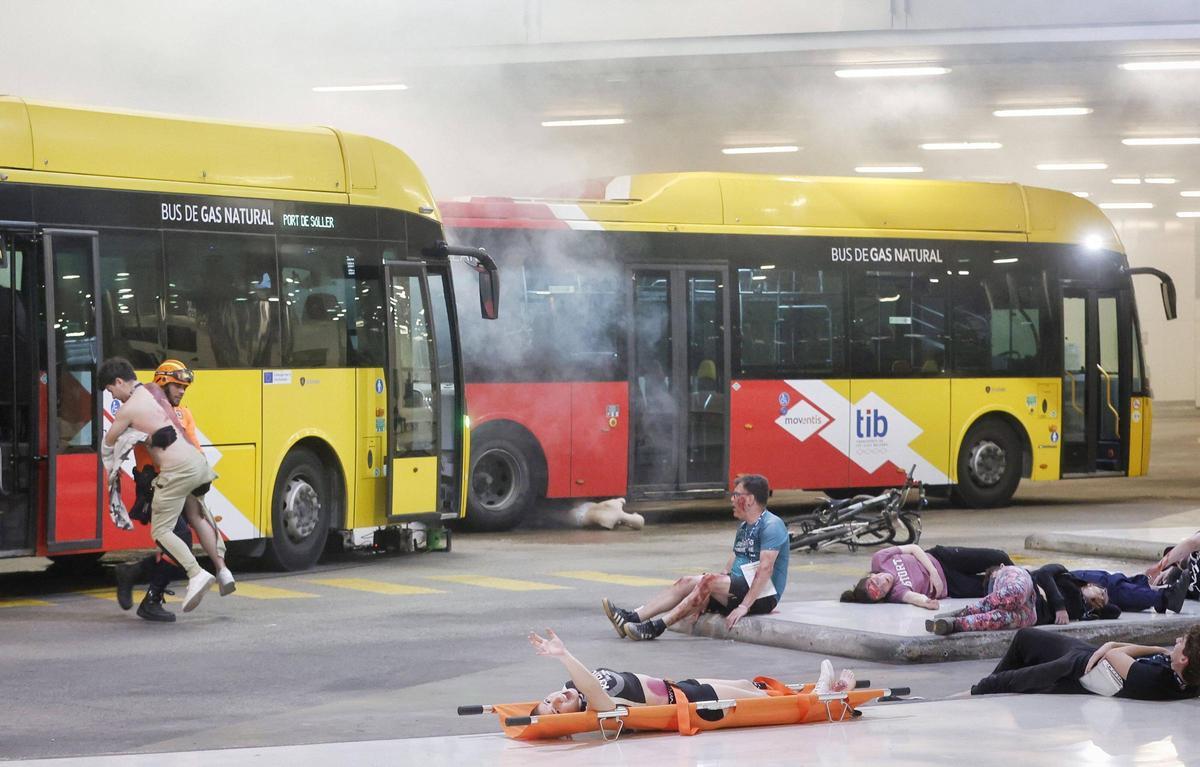 La estación intermodal de Palma ha sido escenario de un gran simulacro de emergencias este domingo