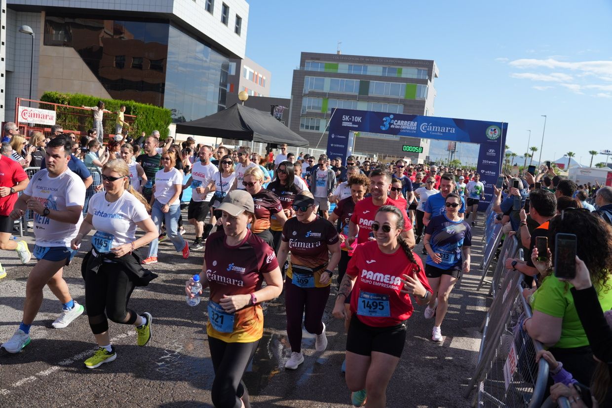 Búscate en las fotos de la Carrera de las Empresas en Castellón