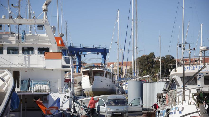 Barcos de pesca en el puerto de Santa Lucía de Cartagena. | IVÁN URQUIZAR