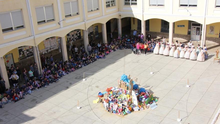 Las falleras y sus cortes en uno de los centros