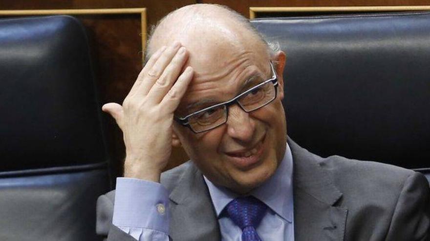 La Junta denuncia &quot;publicidad engañosa&quot; del ministro Montoro