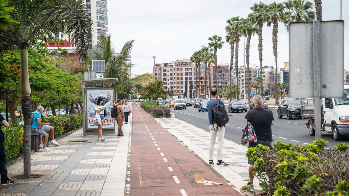 Parada de guaguas en la Avenida Marítima, junto al Parque Romano, en una imagen de archivo
