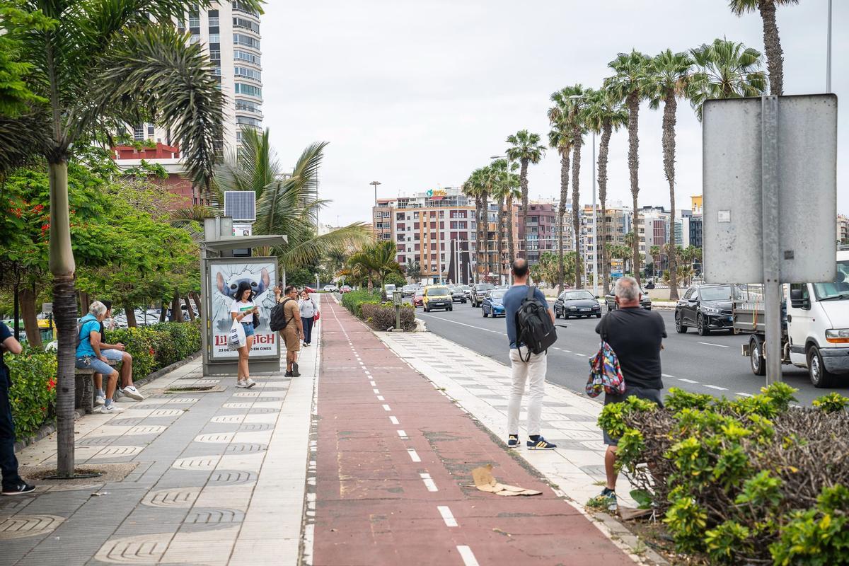Parada de guaguas en la Avenida Marítima, junto al Parque Romano, en una imagen de archivo