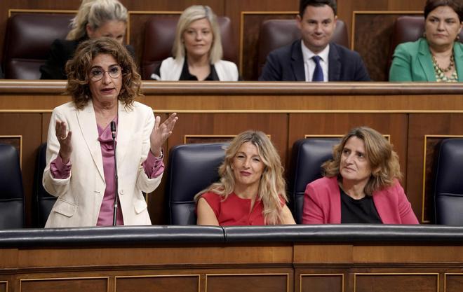María Jesús Montero, Yolanda Díaz y Teresa Ribera. Sesión de control al Gobierno en el Congreso de los Diputados.