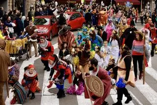 El desfile infantil de Antroxu por las calles de Gijón, en imágenes