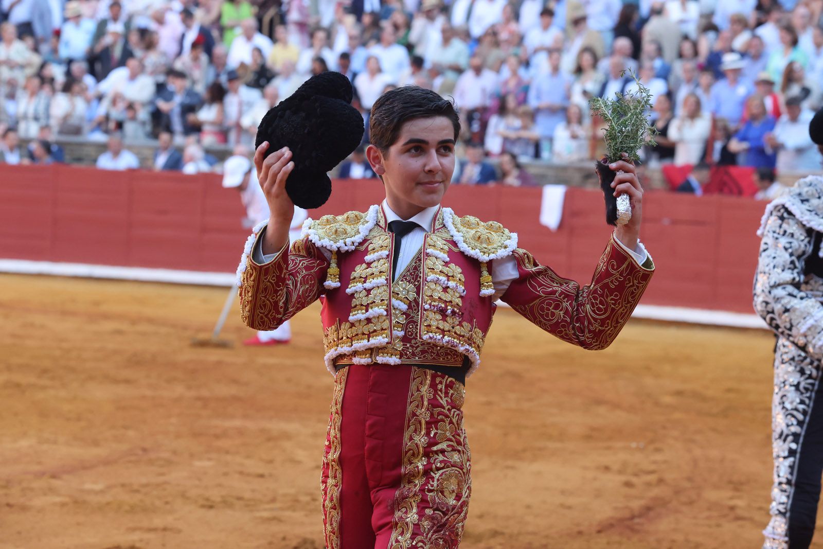 Román toma la alternativa y la puerta grande se abre para Roca Rey y Ortega
