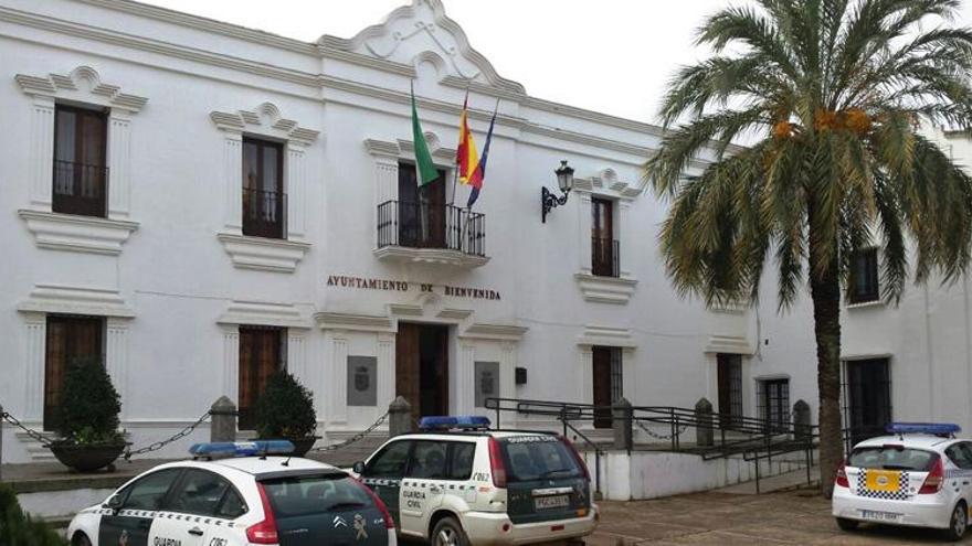 Roban tres pistolas de la Policía Local en el Ayuntamiento de Bienvenida